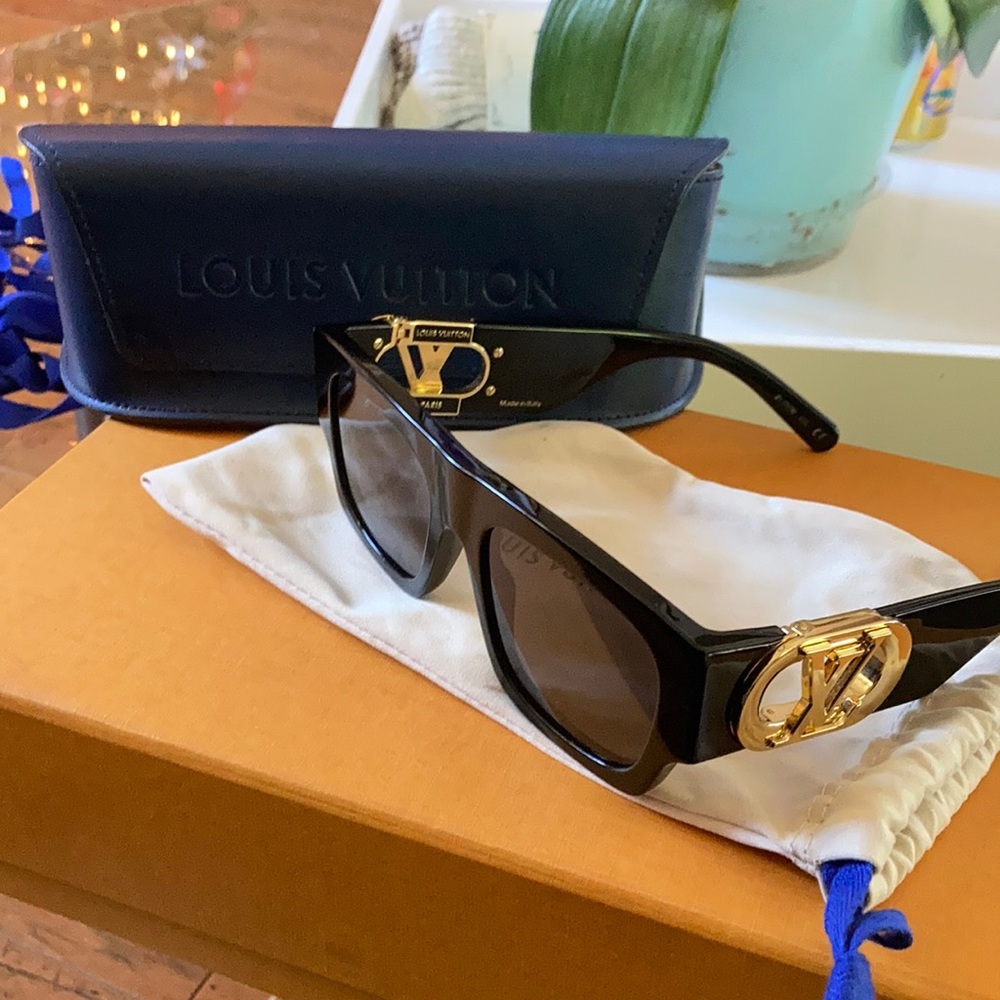 Louis Vuitton link square sunglasses
